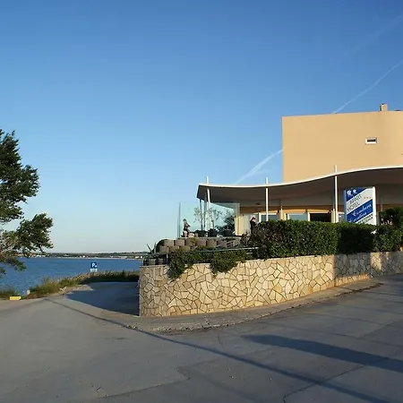 Διαμέρισμα & Restaurant Condura Croatica Nin-sabunike Nin