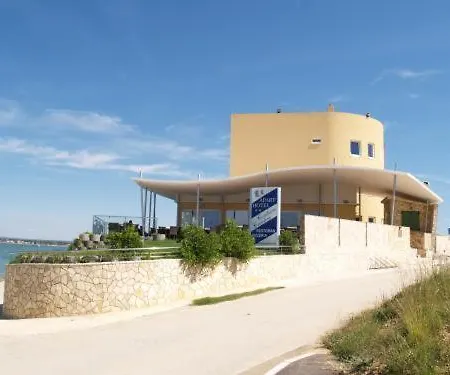 & Restaurant Condura Croatica Nin-sabunike *