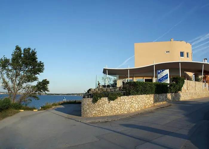 아파트 & Restaurant Condura Croatica Nin-sabunike 닌